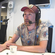 Kalle Ahola kirjoitti levyllisen biisejä Teneriffalla – oli neljä kuukautta “offline” ilman puhelinta ja WiFiä