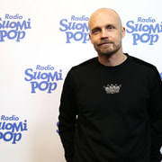 Juha Tapio julkaisee uuden albumin – 14 biisiä nauhoitettiin studiolla bändin kanssa lähes ykkösellä purkkiin