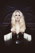 Luciferin Johanna Sadonis: "Uusi albumi koostuu kuolemasta, rakkaudesta ja menetyksestä"